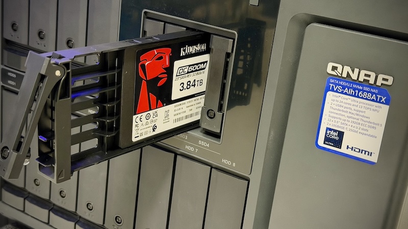QNAP NAS TVS-AIh1688ATX
